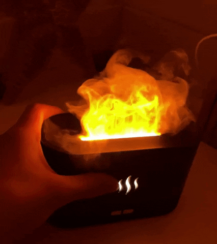 Diffuseur d'Arôme 2-en-1 avec lumière flamme réaliste et vapeur apaisante pour purifier l'air.